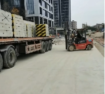 圍擋基礎塊與預制混凝土立柱相比有什么區別？【旭東圍擋】